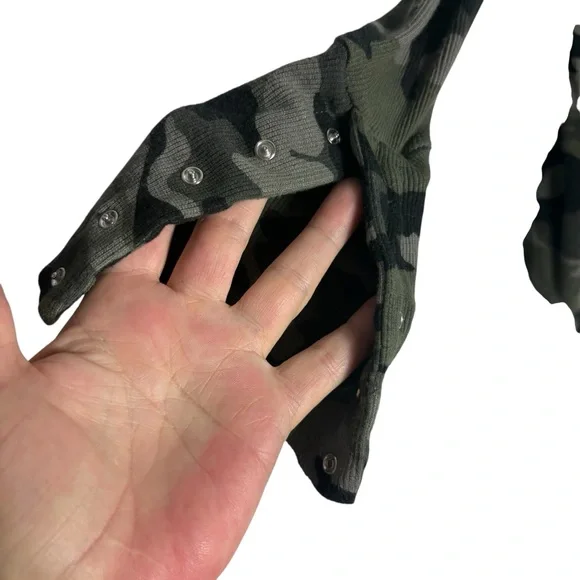 EVEREVE Camo Long Sleeve Thermal Top Sophie Snap Cuff Tee Size Small -- STAPLE - Picture 4 of 9